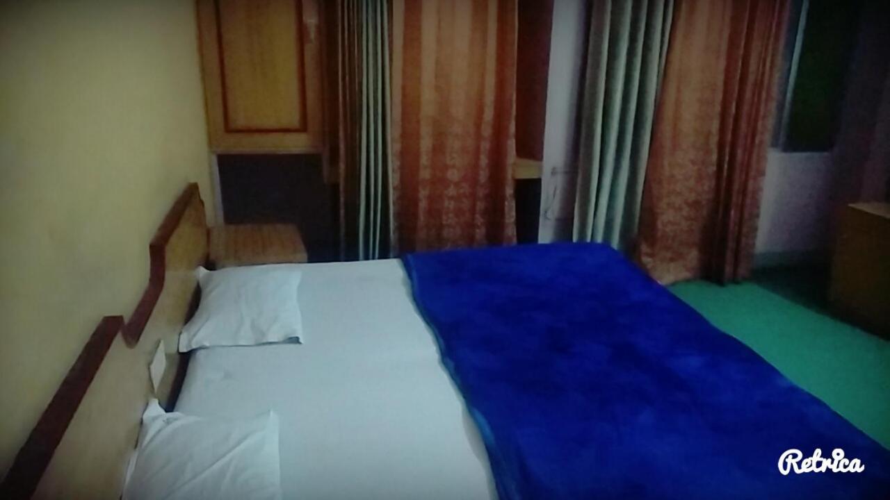 New Crown Hotel Indore Bagian luar foto