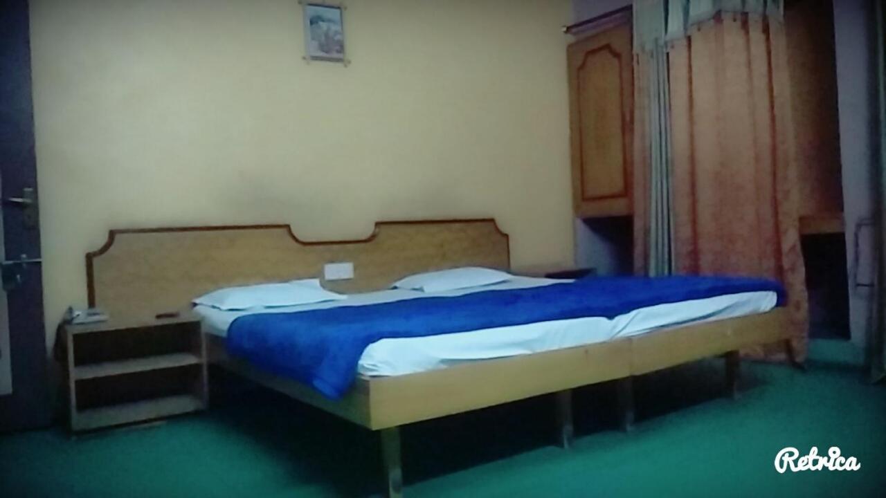New Crown Hotel Indore Bagian luar foto