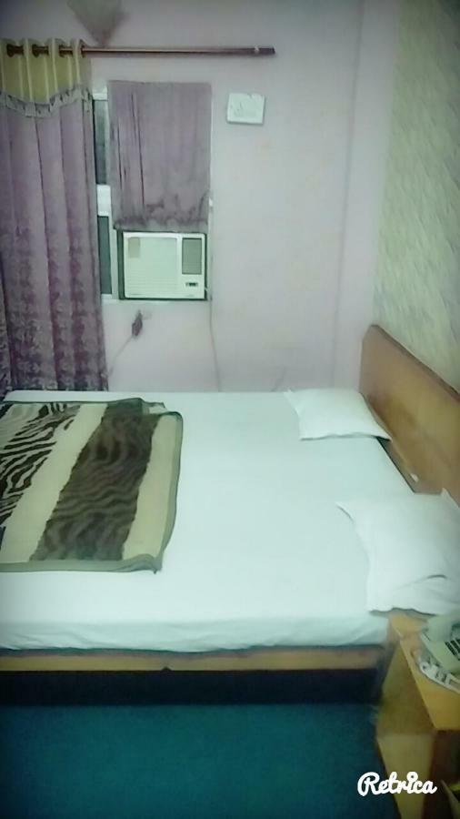 New Crown Hotel Indore Bagian luar foto