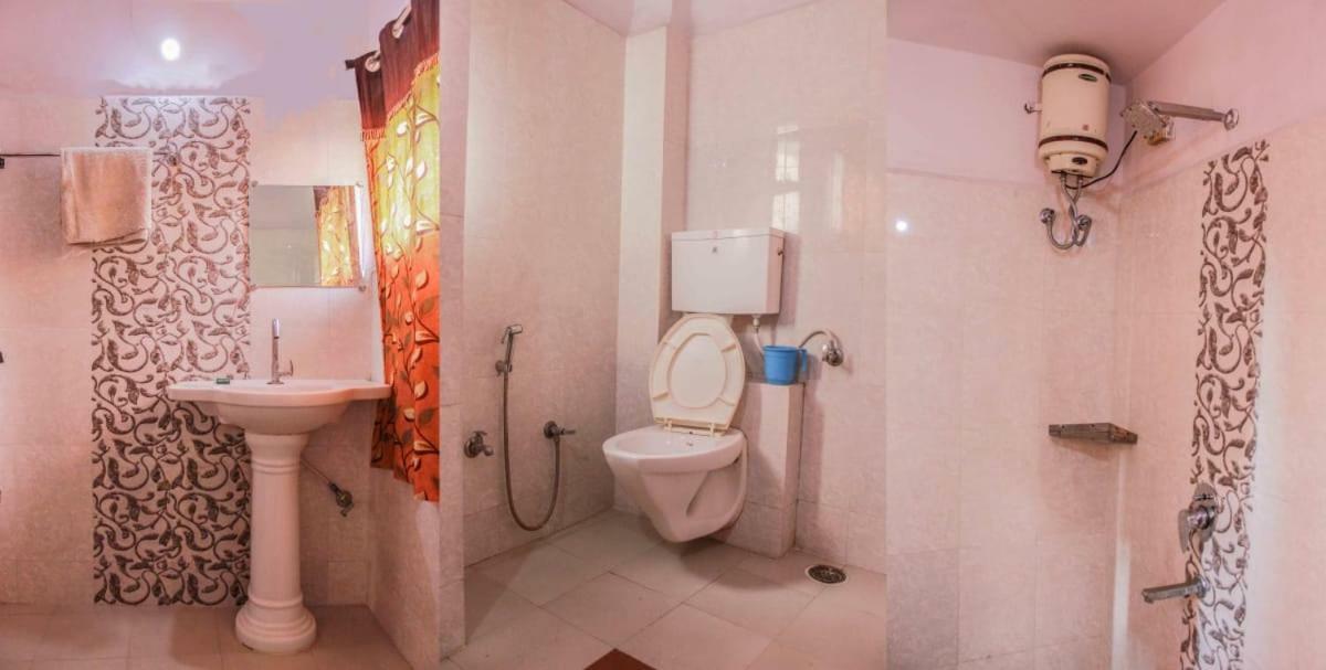 New Crown Hotel Indore Bagian luar foto